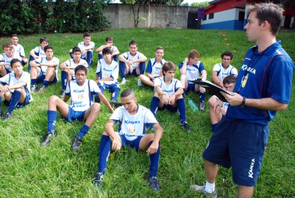 Docente é técnico do Grêmio Prudente sub-15